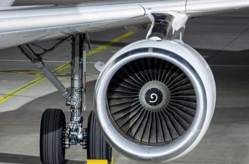 Hava limanında dəhşətli ölüm: İnsan təyyarənin mühərrikinə girdi və öldü