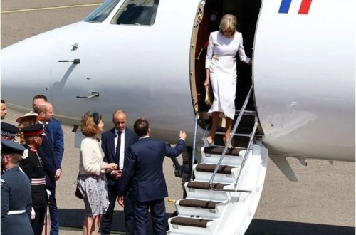 Makron əlini uzatdı, arvadı ona məhəl qoymadı