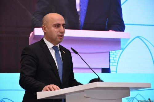 Məktəblərdə rus bölmələri bağlanacaq? - Nazirdən açıqlama