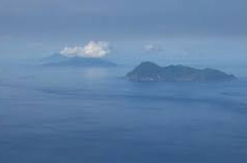 Alimlər təşviş içində: Yaponiyada iki ada bir-birindən 10 sm uzaqlaşıb