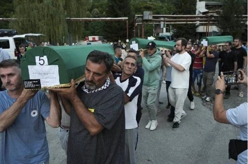 7 qurbanın cəsədi 30 ildən sonra məqbərəyə köçürüldü