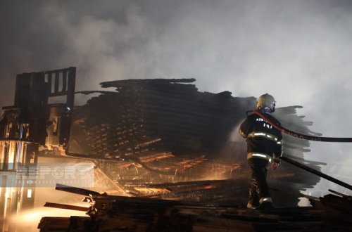 “Taxta bazarın”dakı yanğın tam söndürülüb - YENİLƏNİB