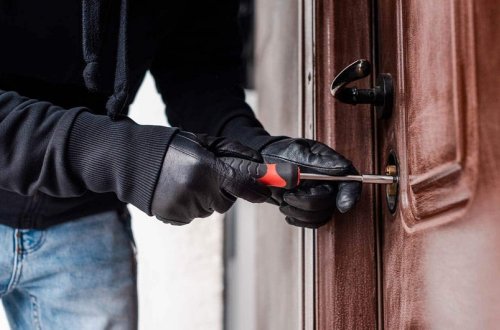 Bakıda evlərdən 11 min manatlıq oğurluq olub