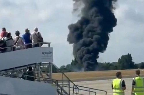 Londonda kiçik təyyarə havaya qalxdıqdan sonra qəzaya uğrayıb