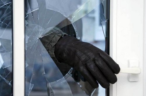 Bakıda iki evdən 30 min dollar və 57 min manatlıq oğurluq olub