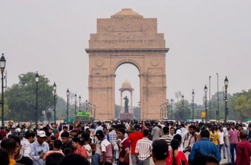 Ailəsinin əmanətlərini oğurlayaraq oğlunun nişanlısı ilə qaçıb