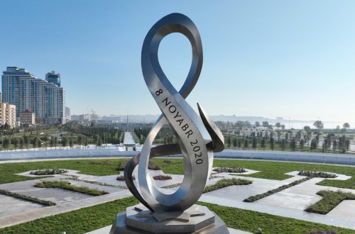 Qurbanqulu Berdiməhəmmədov Zəfər parkını ziyarət edib