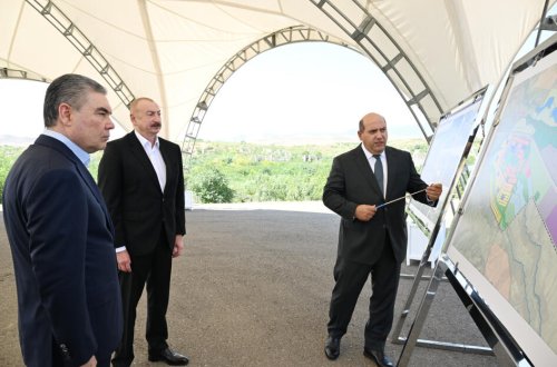 İlham Əliyev və Qurbanqulu Berdiməhəmmədov Füzuli şəhərinin dağıdılmış yerlərinə baxıblar - FOTO