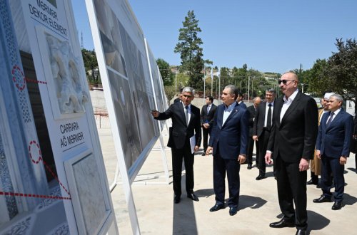 İlham Əliyev və Qurbanqulu Berdiməhəmmədov Yeni Şuşa məscidində tikinti işlərinin gedişi ilə tanış olublar - FOTO
