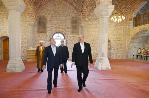 Azərbaycan Prezidenti və Türkmənistan Xalq Məsləhətinin sədri Şuşada Yuxarı Gövhər Ağa məscidini ziyarət ediblər - FOTO
