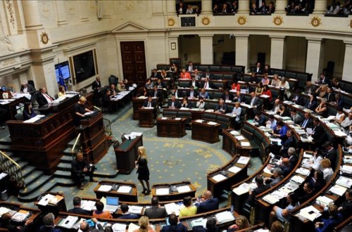 Bu ölkə immiqrantlara qarşı şərtləri sərtləşdirdi