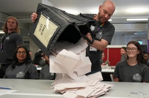 Böyük Britaniyada səsvermə yaşının aşağı salınması planlaşdırılır