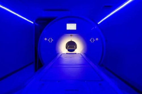 Boynundakı zəncirlə MRT otağına daxil oldu, sonra ağır yaralandı