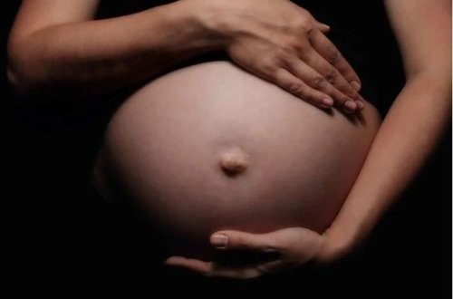 Daşıyıcı ana qalmaqalı: Bir evdə 21 körpə tapıldı