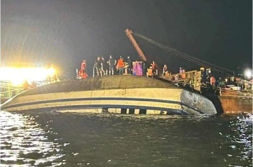 Vyetnamda tur gəmisi batıb: 34 nəfər ölüb, 8 nəfər itkin düşüb 