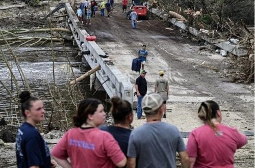 Texasda daşqın nəticəsində itkin düşmüş 3 nəfər axtarılır