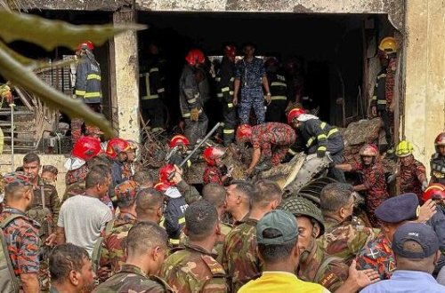 Banqladeşdə təyyarə qəzasında 25-i uşaq olmaqla 27 nəfər ölüb