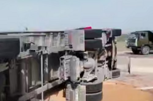 Hacıqabulda TIR aşdı, taxıl yola dağıldı - VİDEO