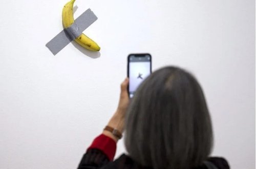 Muzeydə nümayiş etdirilən 6 milyon dollarlıq banan yenidən yeyilib