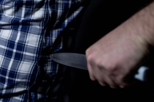 Gəncədə 24 yaşlı oğlan iki qardaşı bıçaqlayıb qaçdı