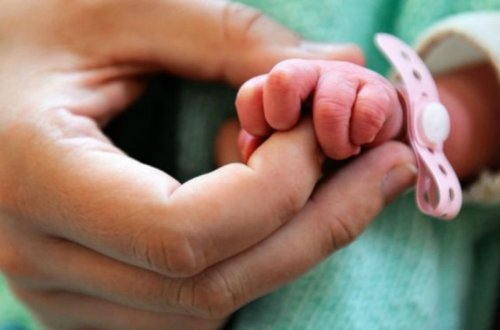 Şəkidə boğazında tıxanma yaranan 3 aylıq körpə ölüb