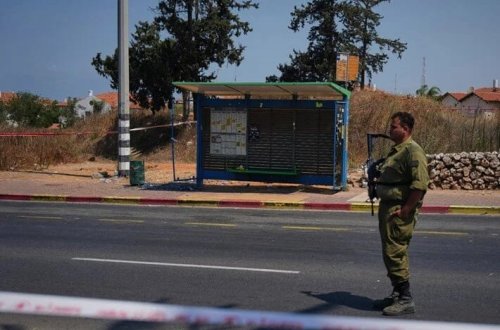 İsraildə avtomobil avtobus dayanacağına çırpılıb, 8 nəfər xəsarət alıb