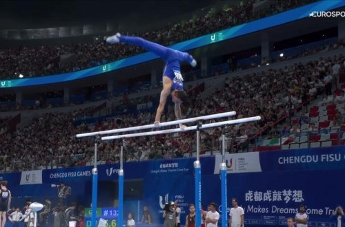 İtaliyalı gimnast yarış zamanı yıxılaraq komaya düşüb