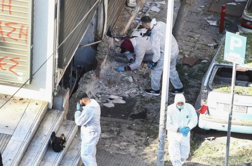 Salonikidə yaşayış binasında güclü partlayış olub, xəsarət alanlar var