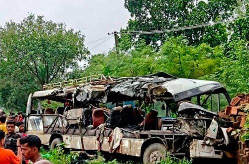 Hindistanda ağır yol qəzasında 18 zəvvar həlak olub