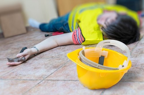 Xırdalanda fəhlə yüksək mərtəbədən yıxılaraq ölüb