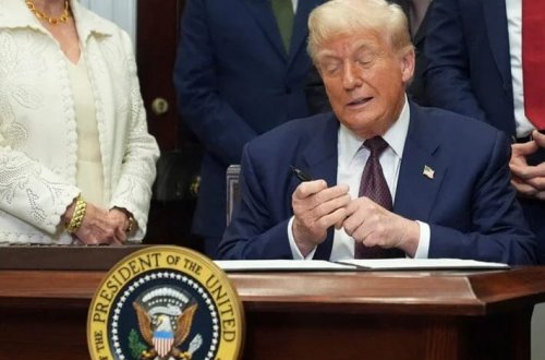 Tramp Ağ Evə dəbdəbəli toxunuş edir: 200 milyon dollar ödəyəcək 