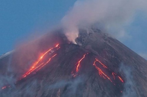 Kamçatkadakı Klyuçevskaya Sopka vulkanı 9 km hündürlüyə kül atıb