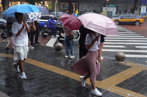 Pekində güclü yağışlar səbəbindən yüksək xəbərdarlıq səviyyəsi elan edilib