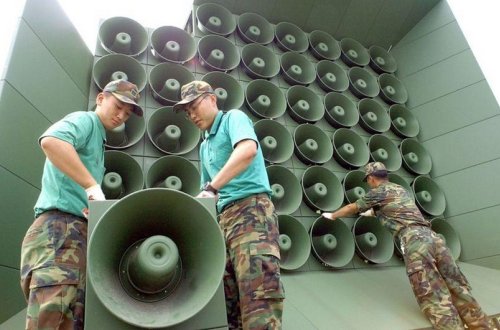 Cənubi Koreya Şimali Koreya ilə sərhəd boyunca səsucaldanları sökür