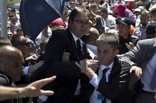 Serbiyada çevriliş cəhdi iddiası ölkəni alt-üst etdi - Xalq aksiyalara başladı