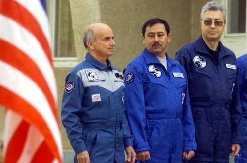 Üç dəfə kosmosa səyahət edən xalq qəhrəmanı dünyasını dəyişib