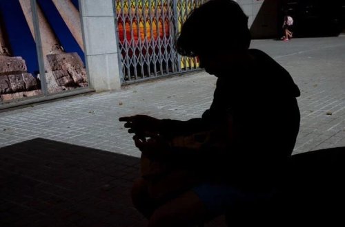 Sərnişinin baqajından iki yaşlı uşaq tapılıb