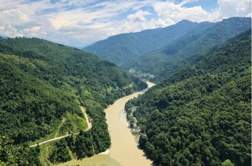 Hindistanda avtomobil su kanalına çırpılıb 11 nəfər ölüb