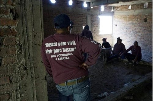 Meksikada cəsədlərlə dolu ev 32 ailəni kədərləndirdi