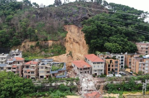 Çinin cənubunda torpaq sürüşməsi nəticəsində azı iki nəfər ölüb