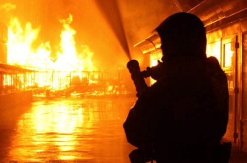 Bakıda motel yanıb - VİDEO