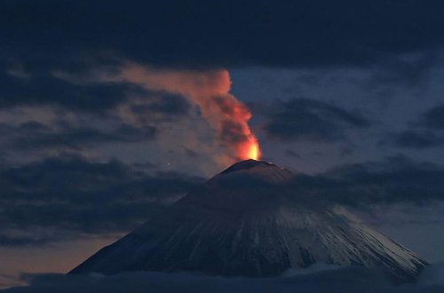 Klyuçevkaya Sopka vulkanı 11,5 km hündürlüyə kül atıb