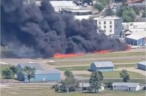 Sərt eniş edən təyyarə uçuş-enmə zolağında olan təyyarələrə çırpılıb