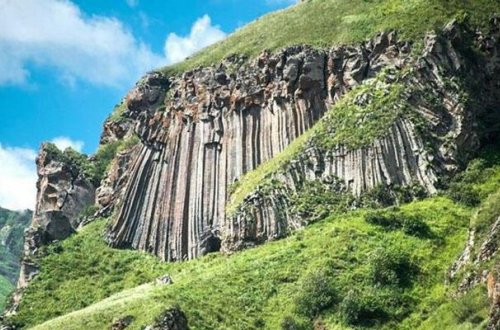 Kəlbəcərdə faciə - kişi qayadan yıxılıb öldü