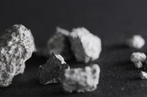 Evin üzərinə düşən meteoritin Yerdən daha yaşlı olduğu üzə çıxıb