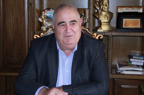 İsfəndiyar Axundovun milyonluq avtomobillərinə həbs qoyuldu - İş adamı məhkəməyə üz tutdu