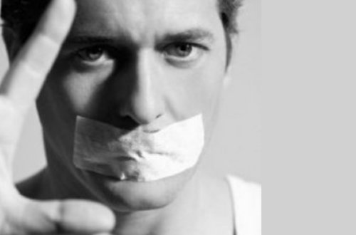 Bakıda sosial şəbəkələrdə qız şəkilləri bəyənən kişini sevgilisi döydü