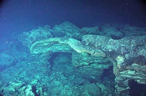 Dünyanın ən aktiv sualtı vulkanı şar kimi şişib