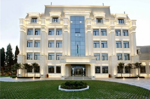 Binəqədi İH abadlıq adı ilə yollara yamaq vurdu – Foto