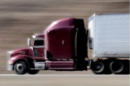 Tramp administrasiyası yük maşını sürücülərinə viza verməyi dayandırıb